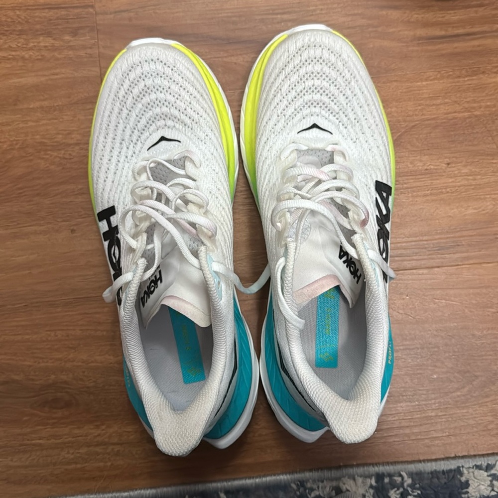 Hoka- Mach 5